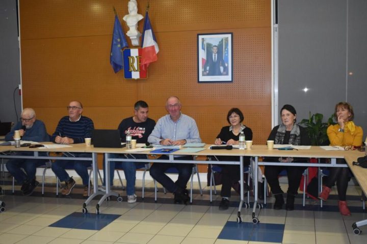 , À Arsac, le conseil municipal débat du port d’armes de la police municipale et d’une station de vélos